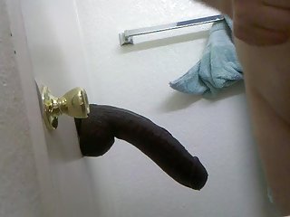 黑人将摧毁这位无辜的19岁女学生