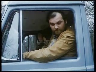 Hollie Mack第一次尝试了一只巨大的黑色阴茎