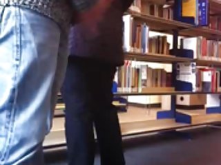 这位金发女郎乱搞制片人，因为她想成为一名明星