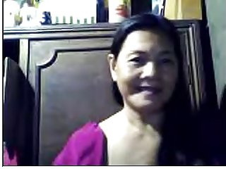 这种丰盛的晚餐的甜点是妈妈的阴部，野蛮！